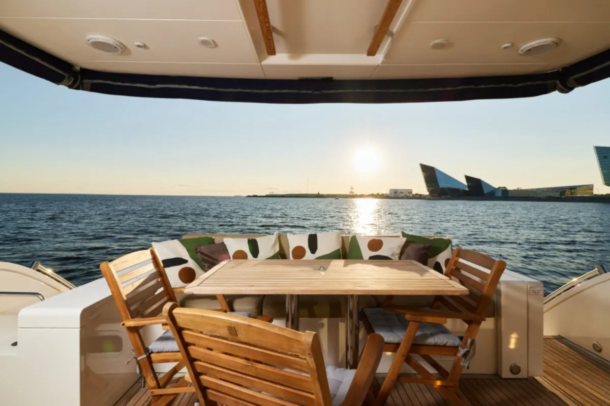 Яхта FAIRLINE 65 image- 18